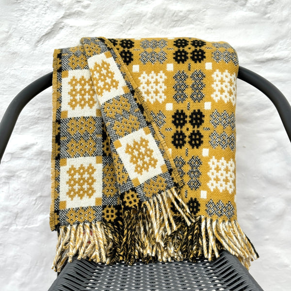 Welsh Tapestry Blanket - Cenhinen Pedr - Daffodil– Welsh Otter
