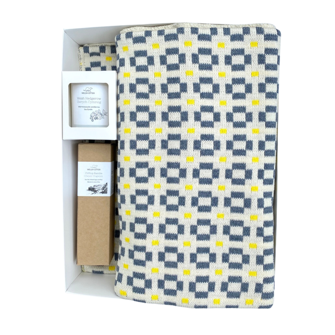 The Bottle Blanket Gift Box Welsh Otter