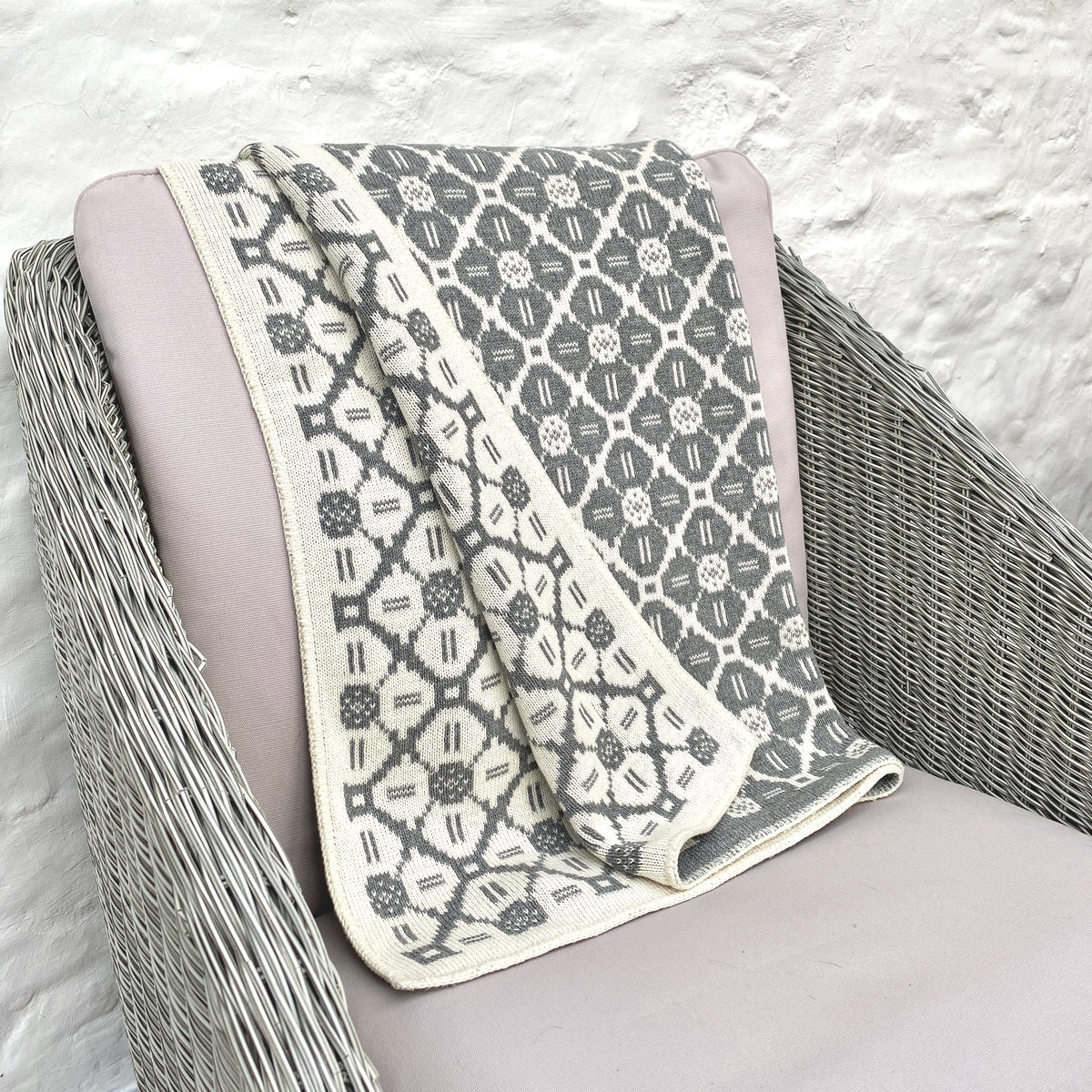 Blankets and Throws Welsh Otter