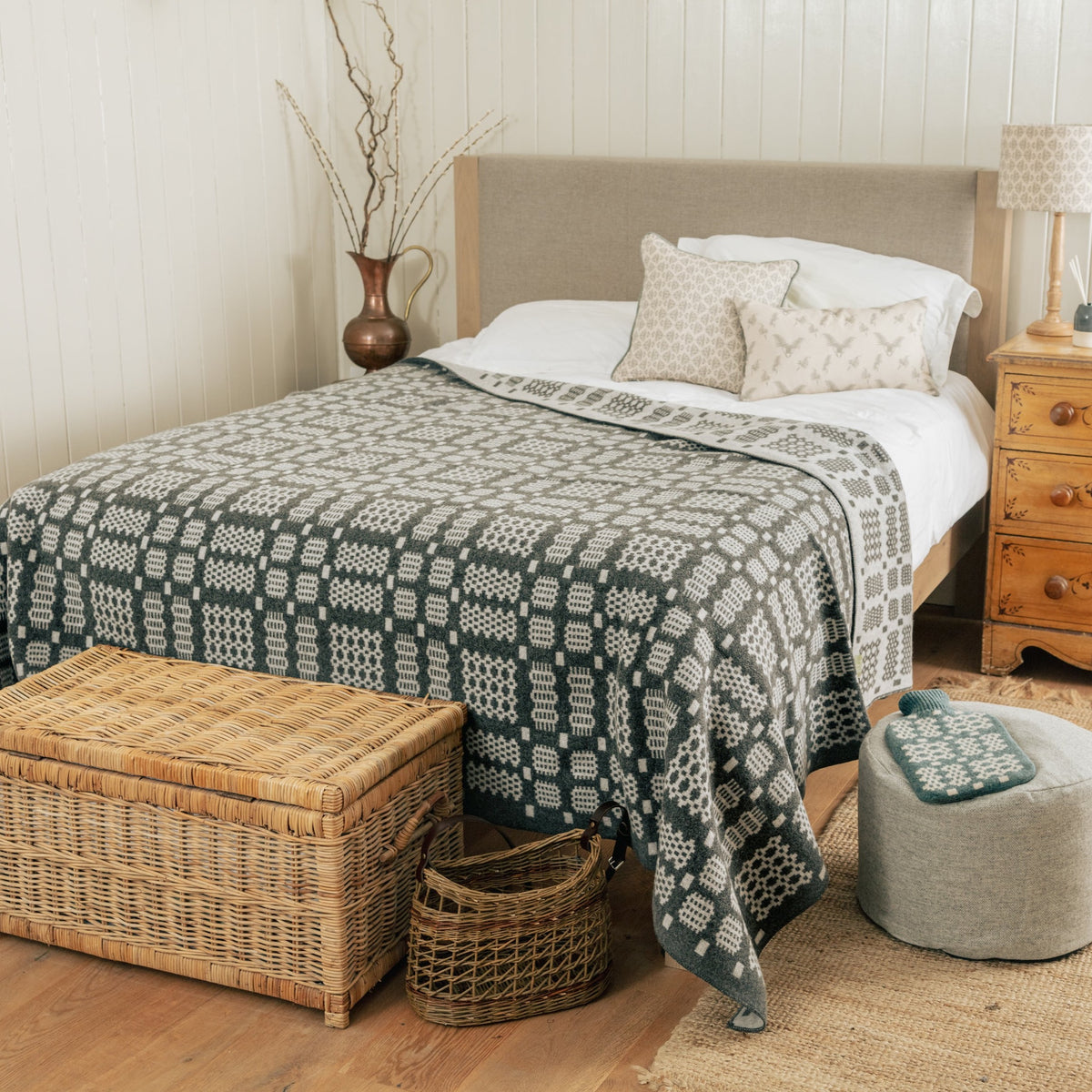 Blankets and Throws Welsh Otter